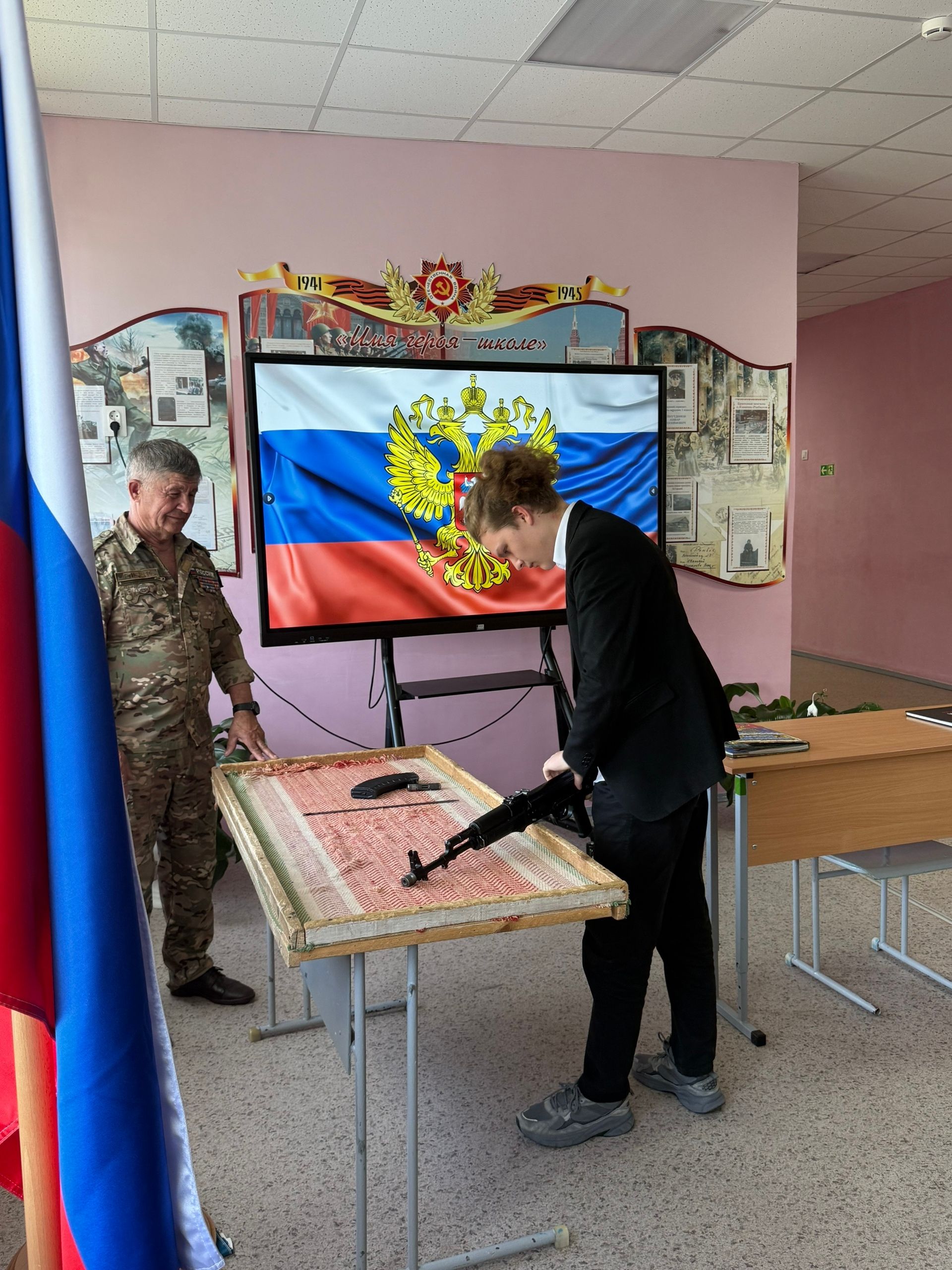 В Кучуковской школе прошла встреча с ветераном боевых действий Рашидом Муфтаховым