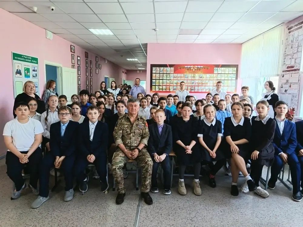 В Кучуковской школе прошла встреча с ветераном боевых действий Рашидом Муфтаховым
