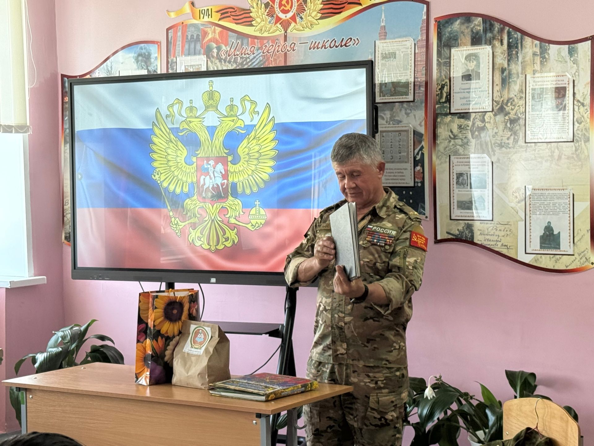 В Кучуковской школе прошла встреча с ветераном боевых действий Рашидом Муфтаховым