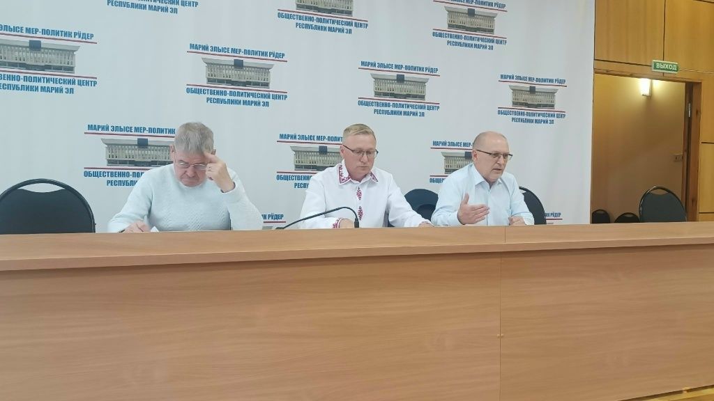 Эдуард Михайлов принял участие в летней сессии Всемарийского совета