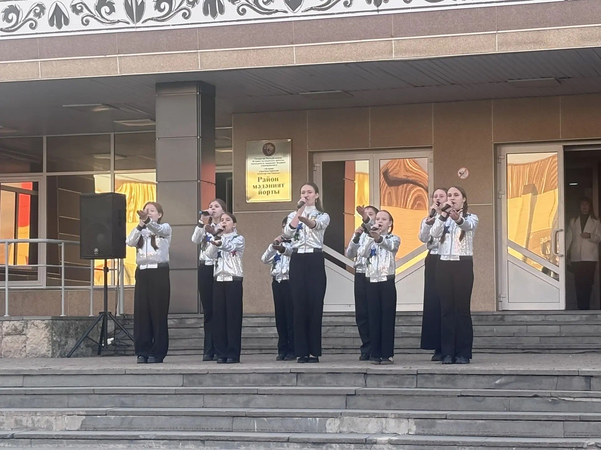 На площади РДК прошёл концерт ко Дню воссоединения с новыми регионами