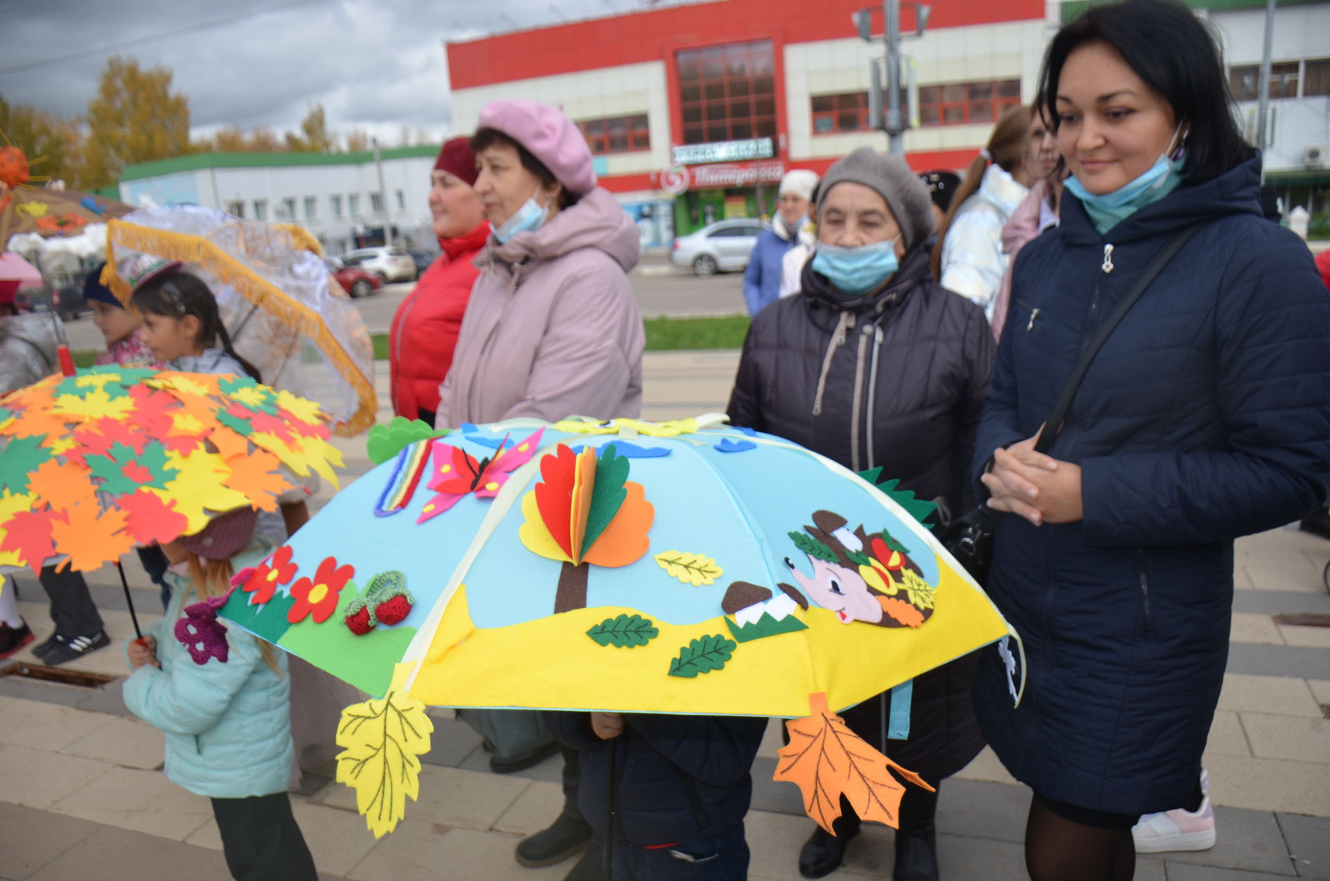 Украсить зонтик на конкурс парад зонтов