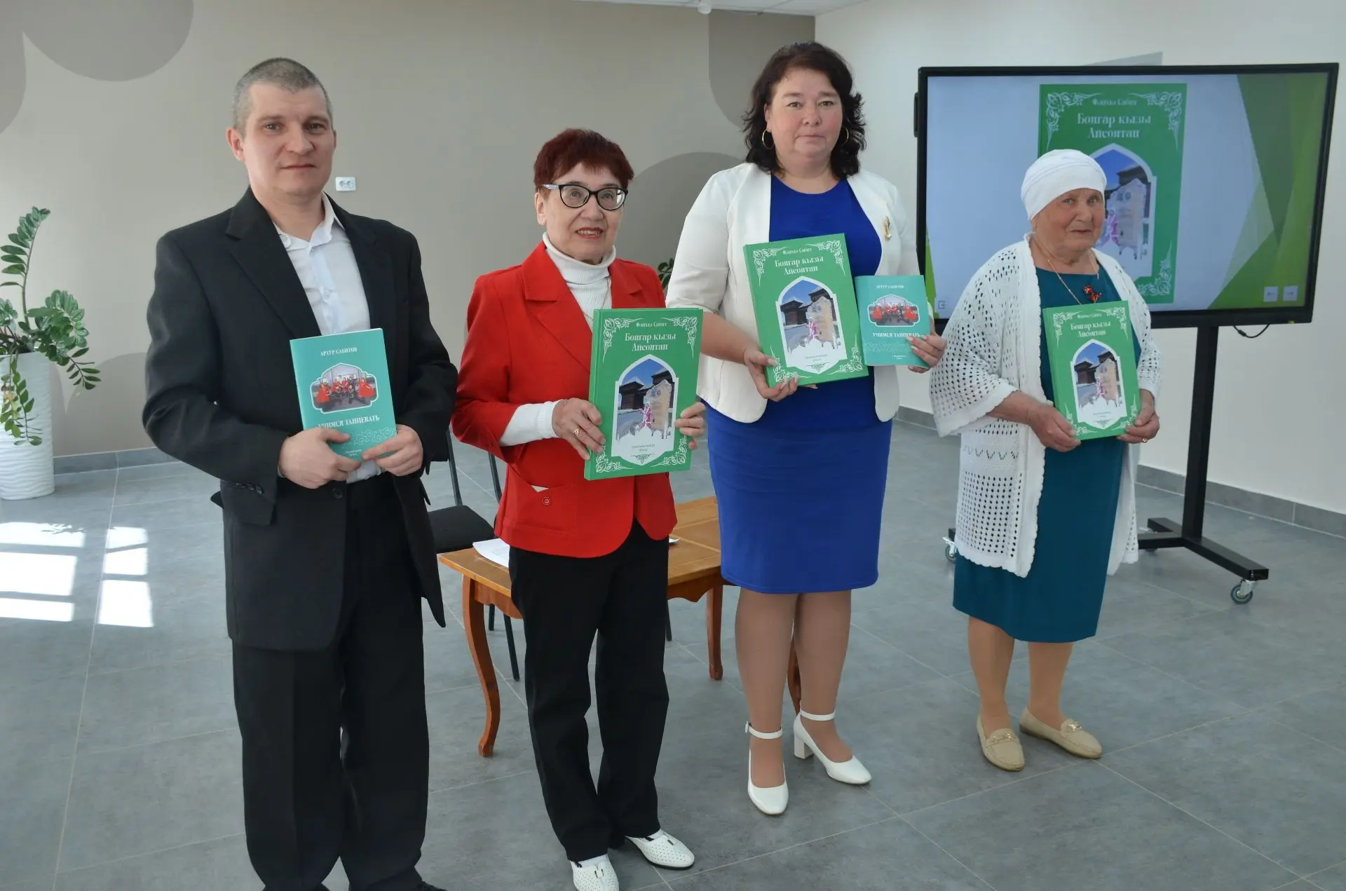 Фәһимә Сабитованың “Болгар кызы Айсолтан” исемле тәүге китабы дөнья күрде