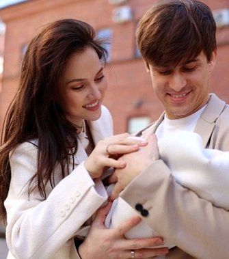 Алия һәм Ришат Төхвәтуллиннар яңа туган сабыйларының исемен әйттеләр