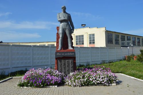 Памятник работникам Локомотивного депо, павшим смертью храбрых в годы ВОВ в Агрызе