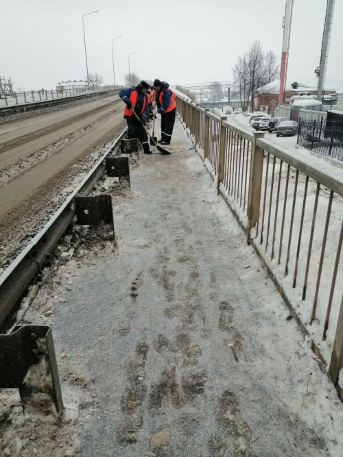 В Агрызе производится поэтапная расчистка снега