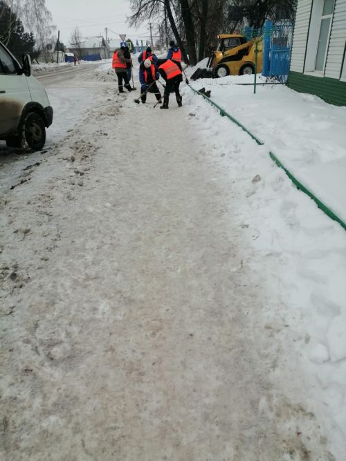 В Агрызе производится поэтапная расчистка снега