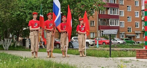Волонтеры школы №2 в Агрызе активно помогают участникам СВО