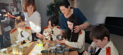 Волонтеры школы №2 в Агрызе активно помогают участникам СВО