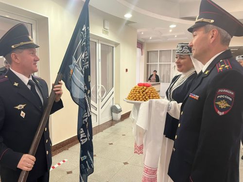 Агрыз от имени Республики Татарстан принял флаг «100 лет на страже правопорядка»