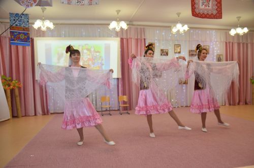 Между городскими детскими садами прошел конкурс «Дружная семья народов» (ФОТО)