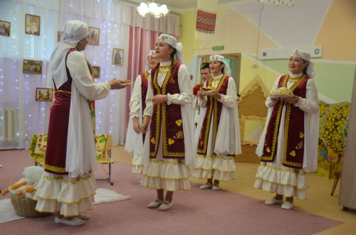 Между городскими детскими садами прошел конкурс «Дружная семья народов» (ФОТО)