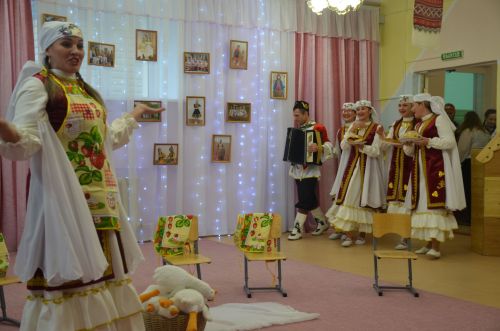 Между городскими детскими садами прошел конкурс «Дружная семья народов» (ФОТО)