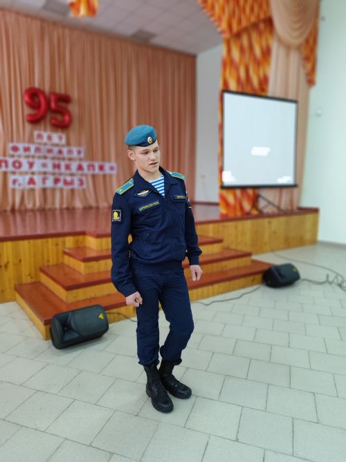 Курсант Рязанского высшего воздушно-десантного училища посетил колледж в родном Агрызе