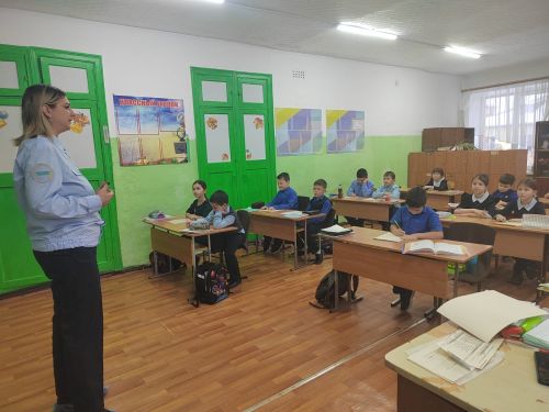 Учащимся школы №4 напомнили о важности соблюдения ПДД