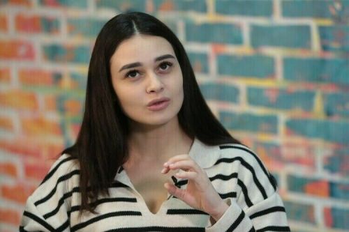 Гөлназ Асаеваның кызы Динә сөйләшә башлаган