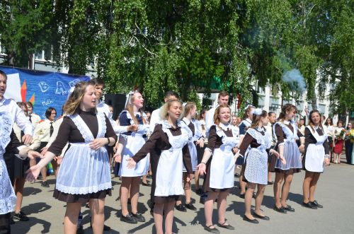 Для выпускников школы №2 прозвенел последний звонок