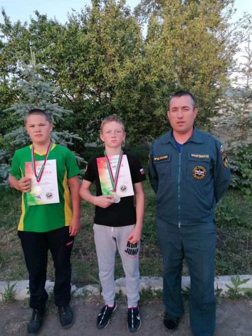 Әгерҗенең яшь көрәшчеләре – пьедесталда