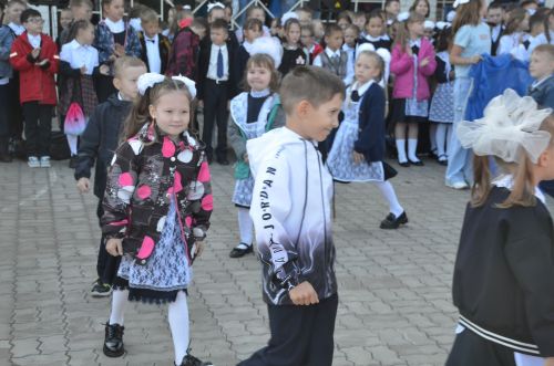 Районда укучылар саны иң күп булган 3нче мәктәптә Белем бәйрәме узды
