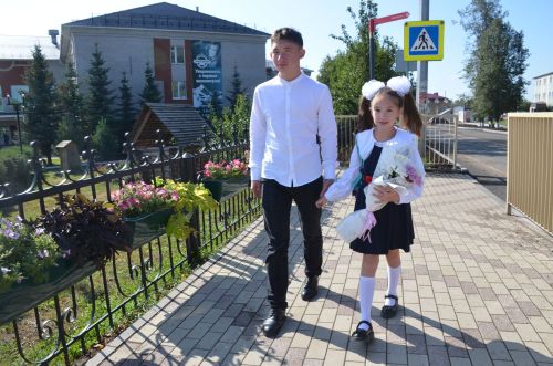 Бүген районыбызның 19 мәктәбендә Белем көненә багышланган тантаналы линейкалар уза