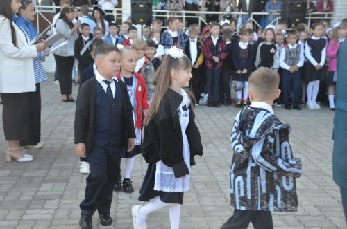 Районда укучылар саны иң күп булган 3нче мәктәптә Белем бәйрәме узды