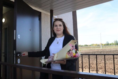 Софья Сунцова из Агрыза получила ключи от своего нового дома