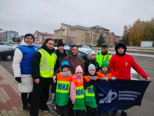 На центральной улице Агрыза прошла акция «Дети-пешеходы»