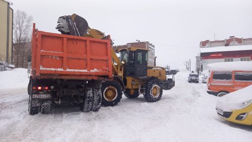 Перед дорожными службами города поставлена задача усилить работу по расчистке и вывозу снега