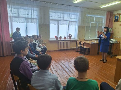 С учащимися Сарсак-Омгинского лицея провели беседу на тему безопасного поведения на дороге