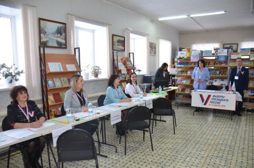 В Агрызском районе открылись участки для голосования на выборах Президента РФ