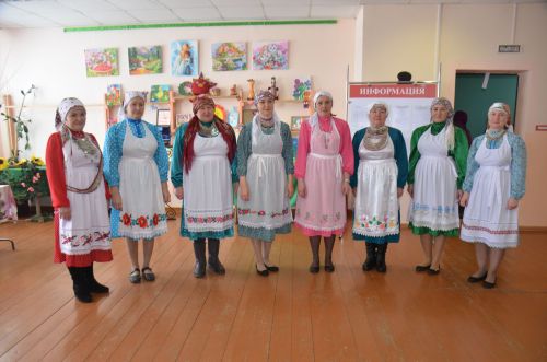 Участники народного ансамбля исполнили удмуртскую песню на избирательном участке (ВИДЕО)