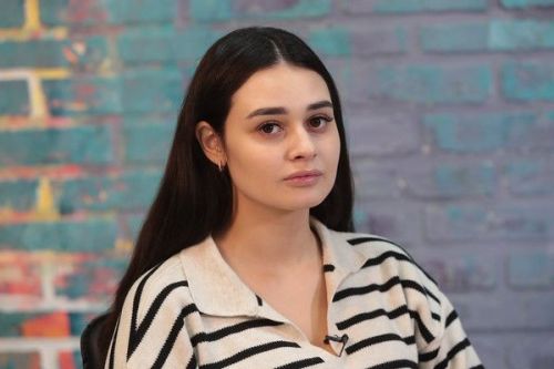 Гөлназ Асаева күзләренә операция ясаткан
