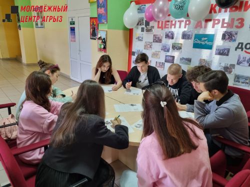 Молодежь Агрыза написала письма бойцам СВО