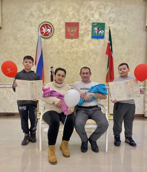 В Агрызе у семейной пары родилась королевская двойня