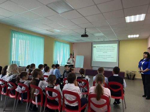 «Светофор» знаний: интерактивный урок по ПДД прошел в подростковом клубе «Ровесник»