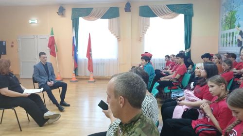 В Агрызе прошла военно-патриотическая игра «Юнармейские старты»