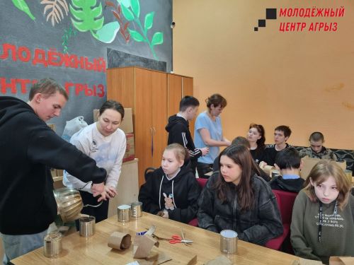Сотрудники и активисты Молодежного центра провели патриотический мастер-класс