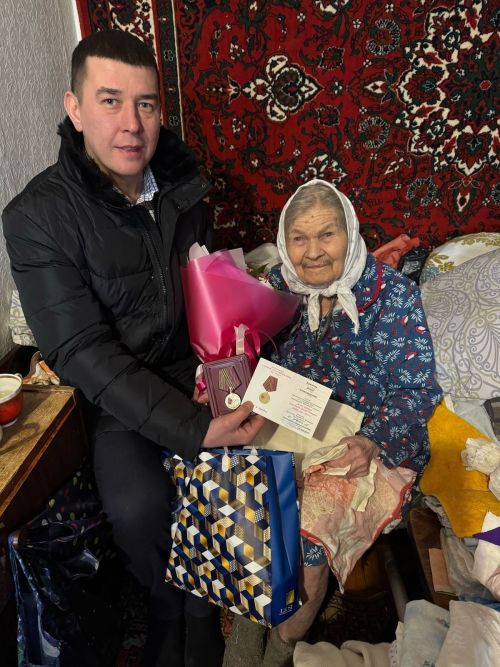 Труженица тыла Лидия Краснова награждена медалью «80 лет Великой Победы»