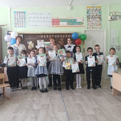 Праздник «Прощание с Азбукой» в Красноборской школе: первоклассники отправились в путешествие по Букваринску