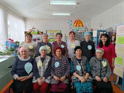 Иж-Бубый авылы китапханәсендә «Язлар матур - сез булганга» дип аталган кичә узды