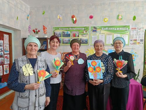 Иж-Бубый авылы китапханәсендә «Язлар матур - сез булганга» дип аталган кичә узды