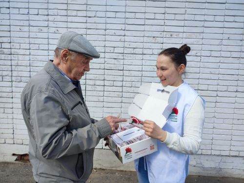 Җиңү волонтерлары яшьләр берләшмәсе активистлары  хәйрия акциясендә катнаша