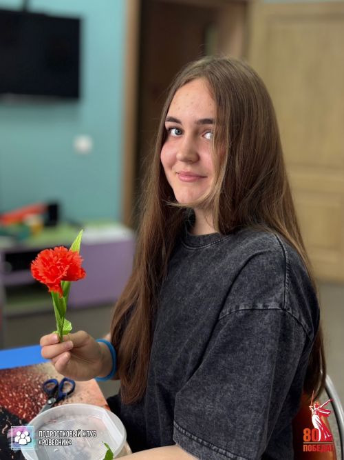 «Ровесник»та Җиңү символы - канәферләр ясау буенча мастер-класс узды
