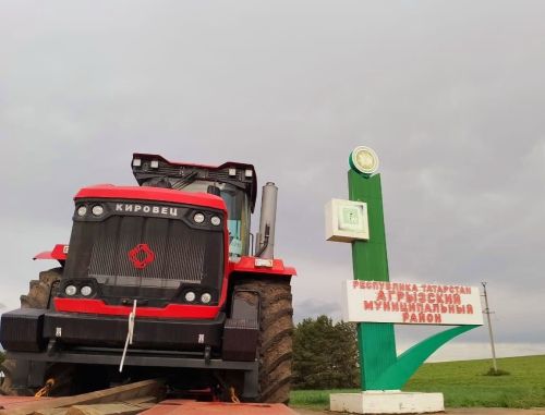 Фермеры Мухаммадиевы из Агрызского района пополнили свой парк трактором К-742