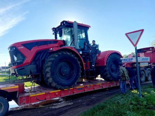 Фермеры Мухаммадиевы из Агрызского района пополнили свой парк трактором К-742
