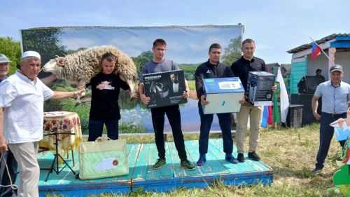 Авыл Сабан туйларында көрәш батырлары булып кемнәр калды