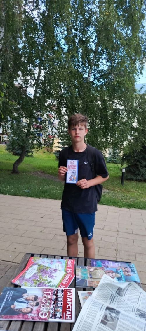 Сотрудники центральной библиотеки раздали агрызцам буклеты «Наркотики это смерть!»