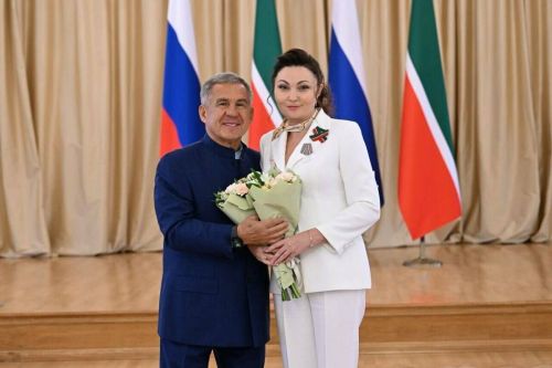 Дине Газалиевой присуждена государственная награда - медаль «За доблестный труд»