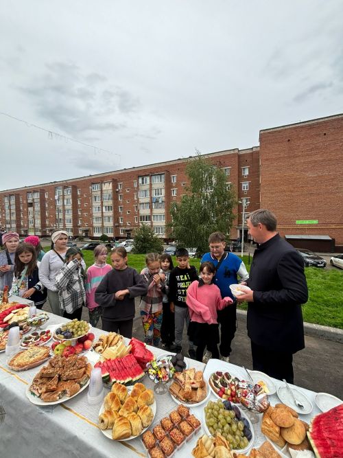В Агрызе состоялось торжественное открытие обновленного двора по улице 2-й переулок Гагарина, дом №1