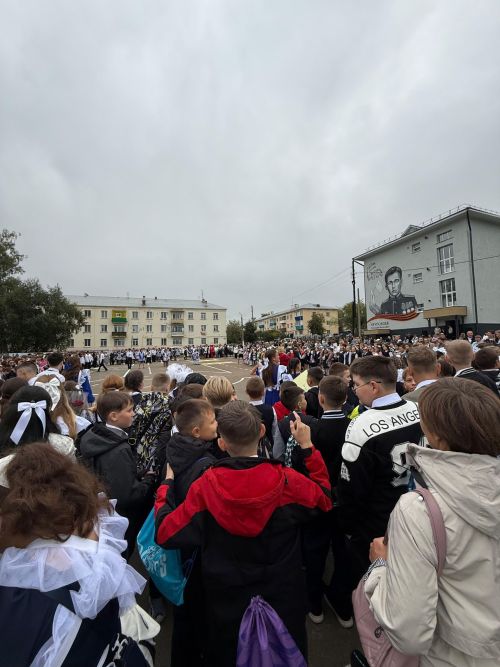 На линейке в школе №4 выступили специалисты по безопасности дорожного движения